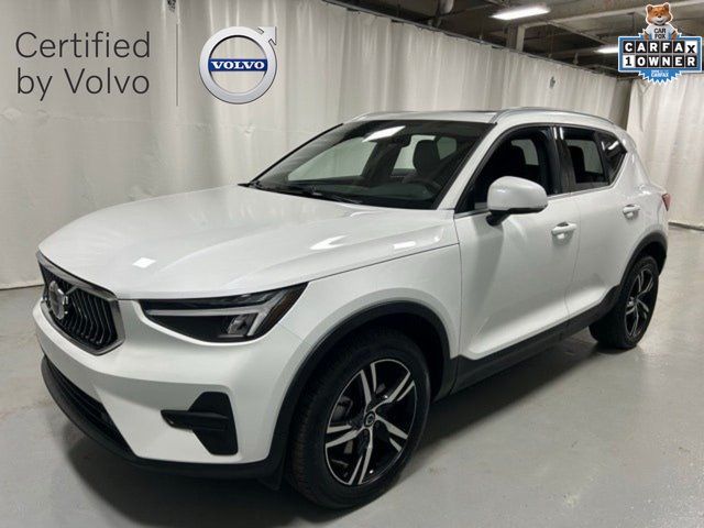 2025 Volvo XC40 B5 Core Bright Theme AWD