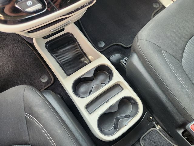 Used 2022 Chrysler Voyager Van