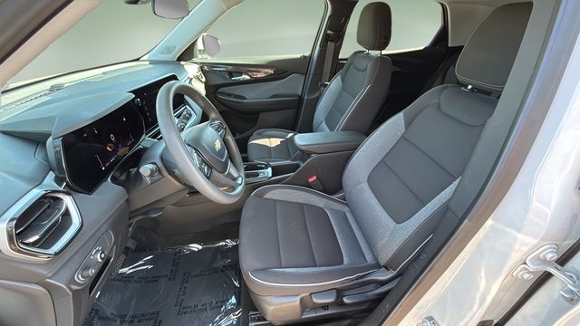 Used 2025 White Chevrolet LT image 18