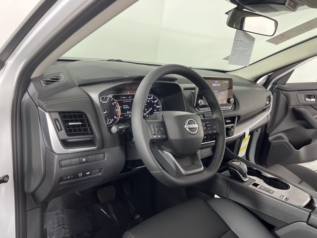 2025 Everest White Pearl Nissan Rogue SV FWD SUV