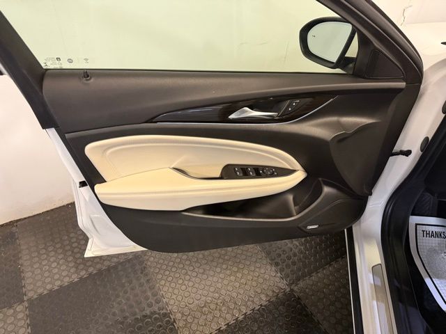 2020 Buick Regal Avenir photo