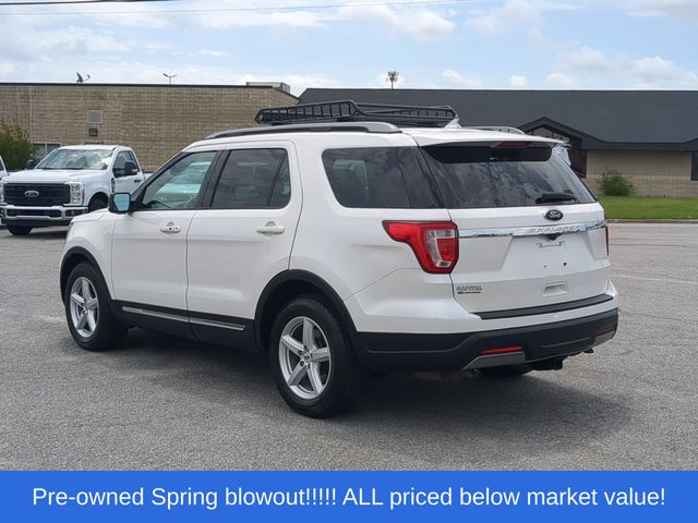 Used 2019 White Platinum Clearcoat Metallic Ford XLT image 11