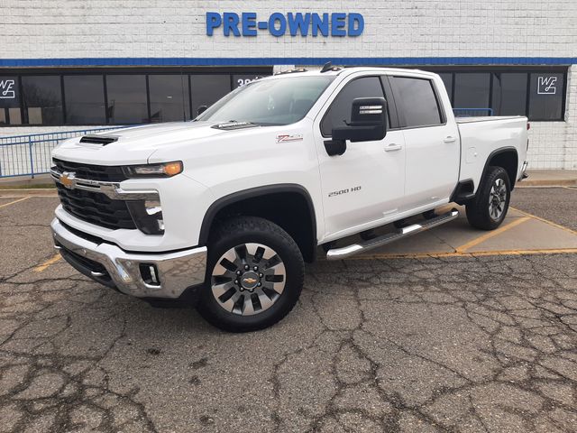 Summit White 2025 Chevrolet Silverado 2500HD LT Crew Cab 4WD Pickup Truck Four-Wheel Drive Automatic