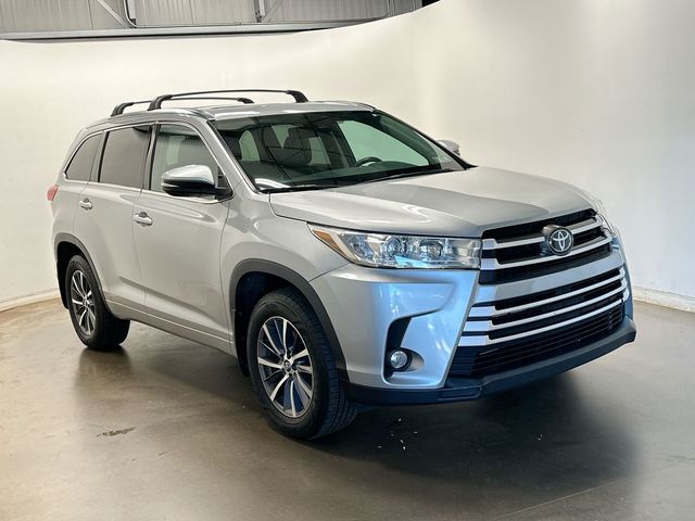 2017 Toyota Highlander SE Silver at Rochrich Mazda