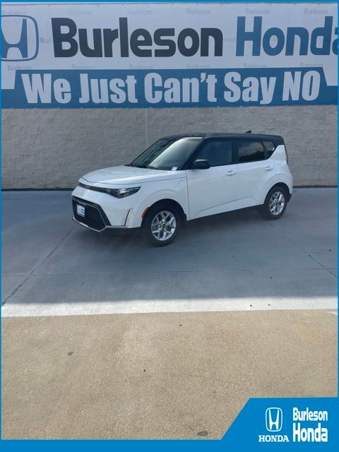 Clear White/Black Roof 2025 Kia Soul SUV / Crossover Front-Wheel Drive Continuously Variable Transmission