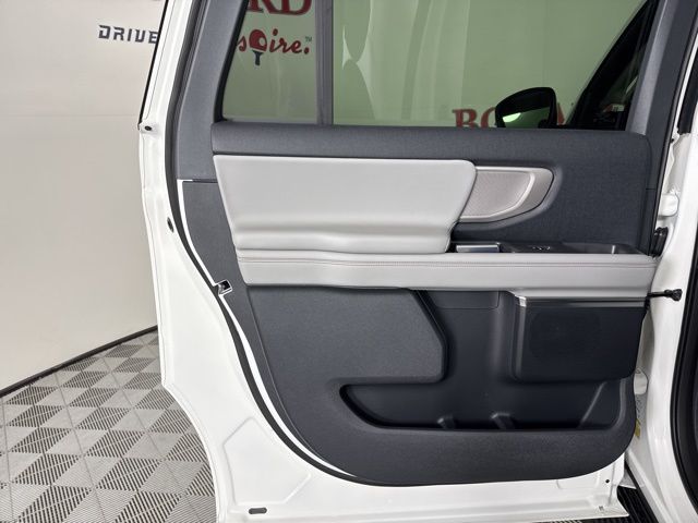 2025 Star White Metallic Tri-Coat Ford Expedition Max RWD SUV