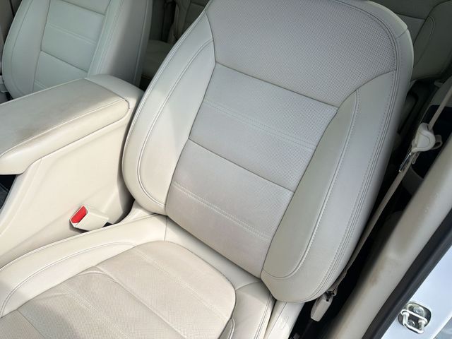 Used 2023 White GMC Denali image 14