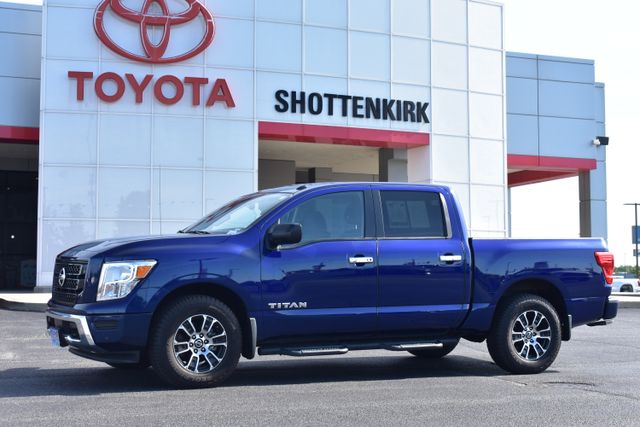 2021 Nissan Titan SV 4X4 Crew Cab's photo