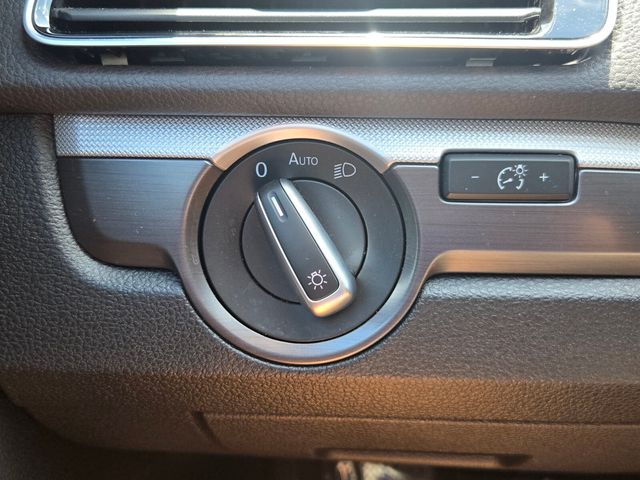 2017 Volkswagen Passat - $13,622