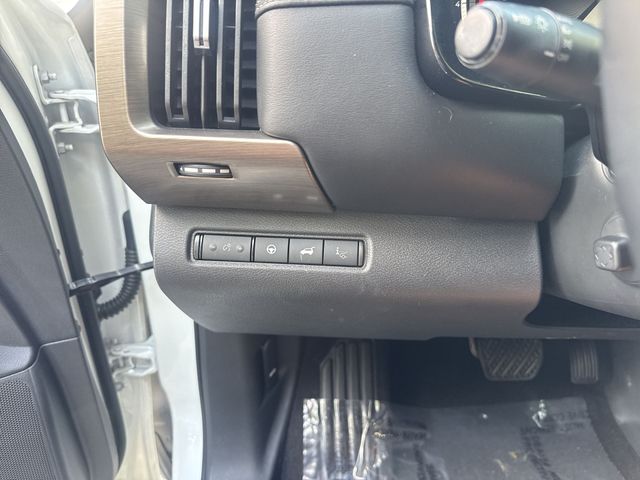 Used 2023 White Nissan Platinum image 29