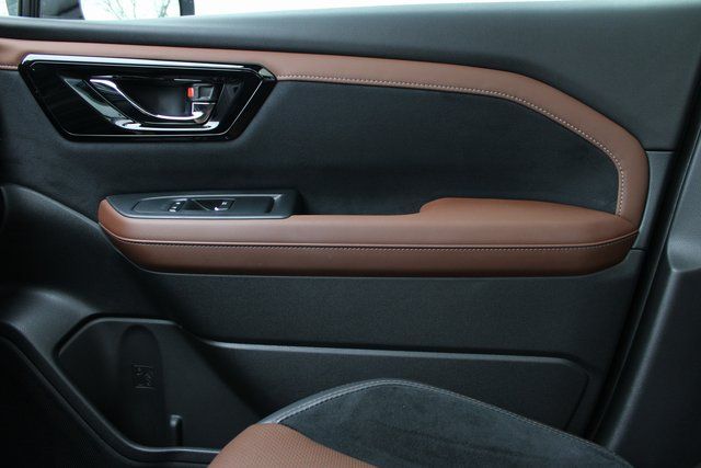 Used 2025 Silver Subaru Touring image 33