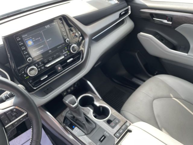Used 2021 Toyota Highlander SUV