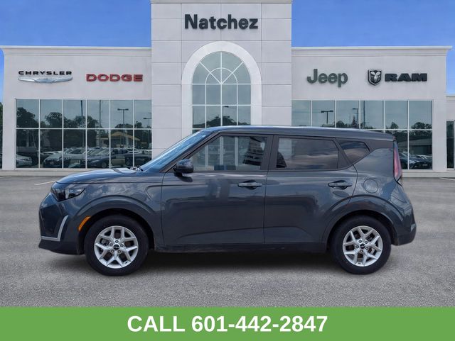 Gray 2025 Kia Soul LX FWD SUV / Crossover Front-Wheel Drive Continuously Variable Transmission