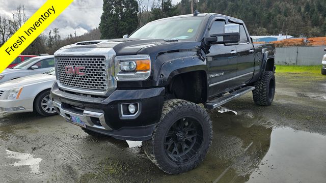 2017 GMC Sierra 3500HD Denali Crew Cab LB DRW 4WD