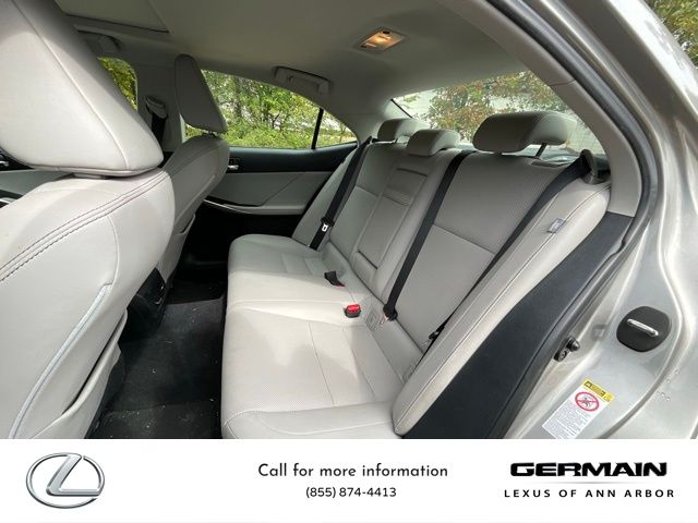 2016 Lexus IS 300 photo 10