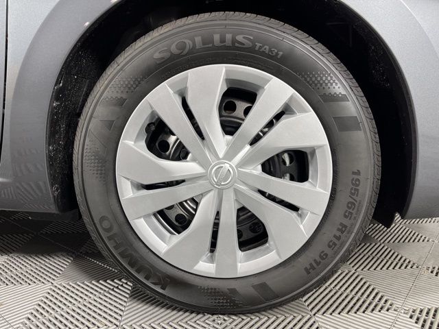 2025 Gun Metallic Nissan Versa 1.6 S FWD Sedan