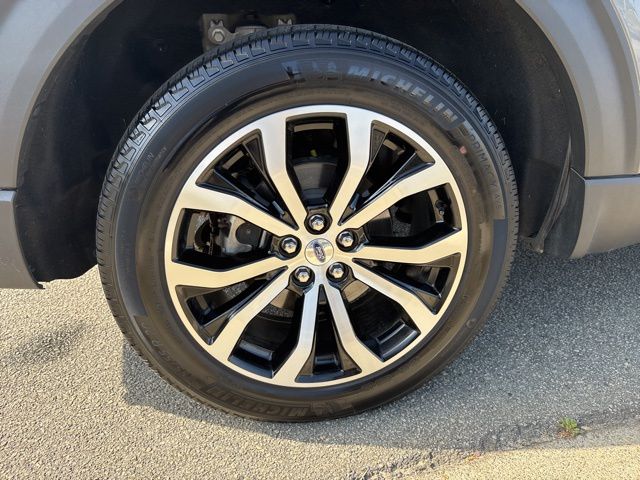 Certified Used 2025 Gray Ford ST-Line image 9