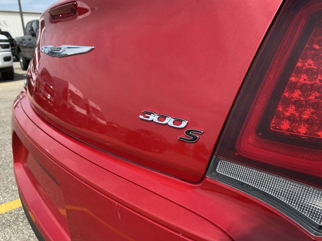 2017 Chrysler 300 S photo