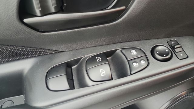 2025 Nissan Kicks Play