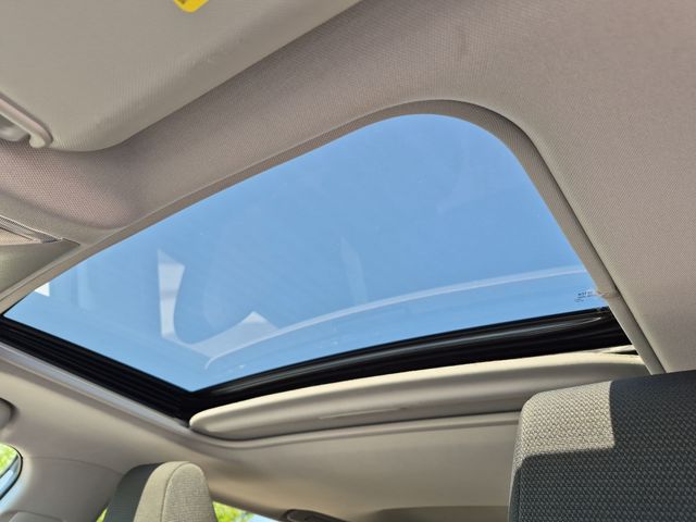 2022 Toyota RAV4 - Image 13