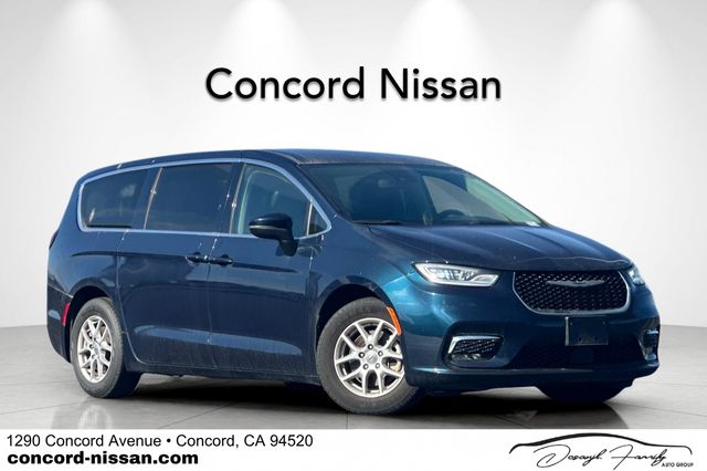 Fathom Blue Pearlcoat 2023 Chrysler Pacifica Minivan Front-Wheel Drive 9-Speed Automatic
