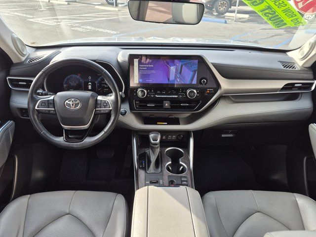 Used 2023 Toyota Highlander SUV