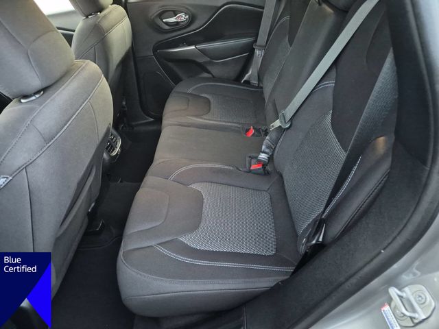 Used 2020 Silver Jeep Latitude image 28