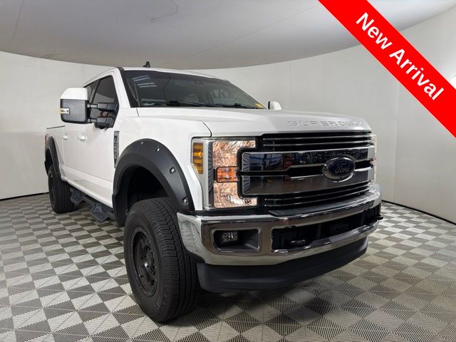 2019 White Platinum Clearcoat Metallic Ford Super Duty F-250 SRW Lariat 4X4 Truck