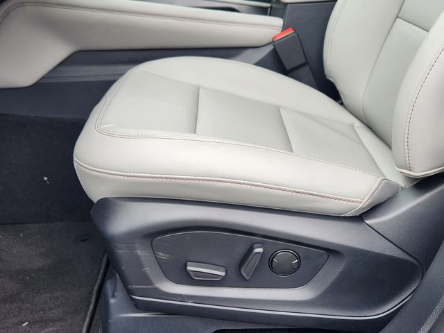 2025 Ford Explorer Active photo