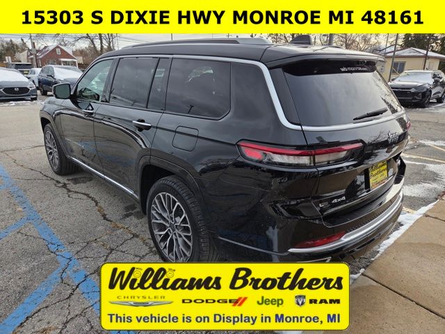 2023 Jeep Grand Cherokee L Summit - Diamond Black Crystal Pearlcoat exterior view 5