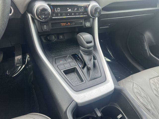Used 2022  Toyota XLE image 23