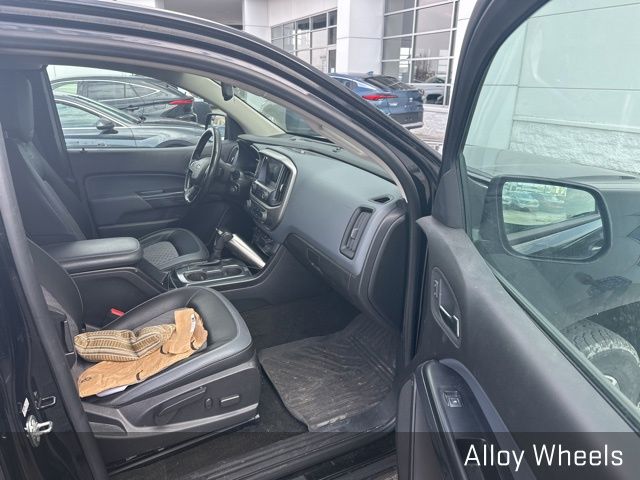 View vehicle photo 6