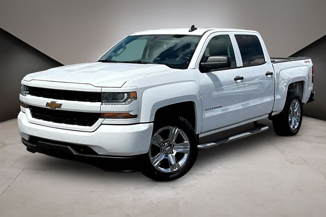 Summit White 2018 Chevrolet Silverado 1500 Custom Crew Cab 4WD Pickup Truck Four-Wheel Drive 6-Speed Automatic Overdrive