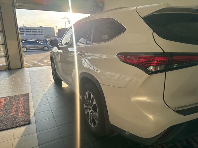 2023 Toyota Highlander XLE Beige at Don McGill Toyota