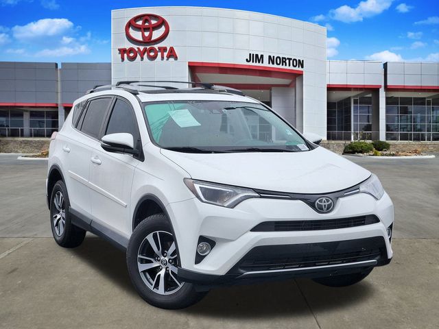 2017 Toyota RAV4 XLE's photo