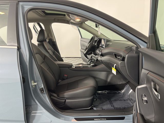 2025 Atlantic Gray Metallic/Super Black Nissan Sentra SR FWD Sedan