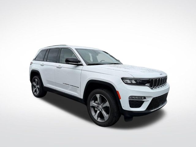 Bright White Clearcoat 2023 Jeep Grand Cherokee SUV / Crossover Four-Wheel Drive 8-Speed Automatic