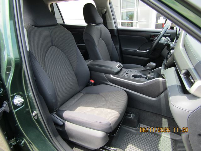 used 2023 Toyota Highlander car, priced at $32,999