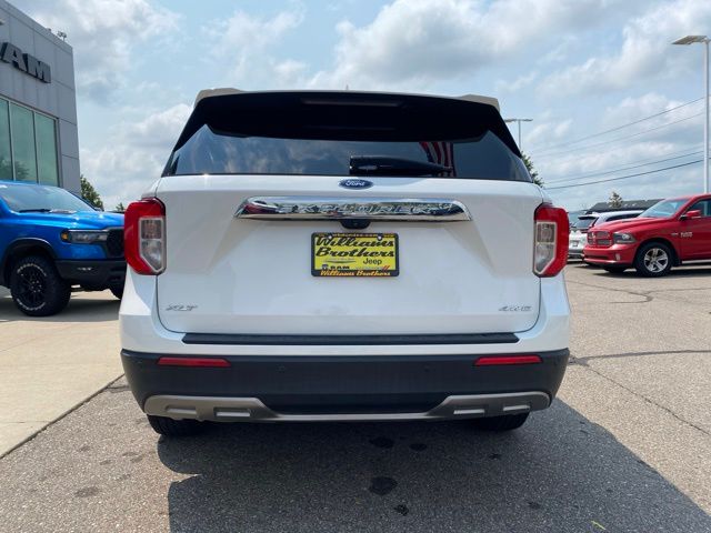 2021 Ford Explorer XLT - White Metallic exterior view 6