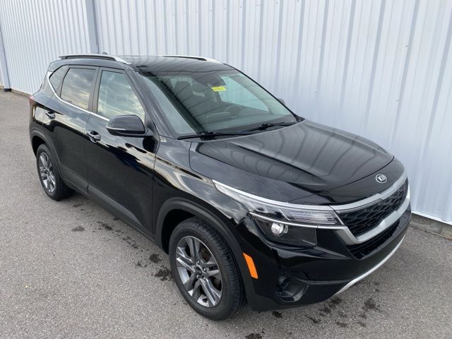 Cherry Black 2021 Kia Seltos S FWD SUV / Crossover Front-Wheel Drive Continuously Variable Transmission