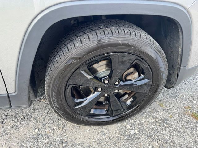 Used 2017 Silver Jeep Sport image 11