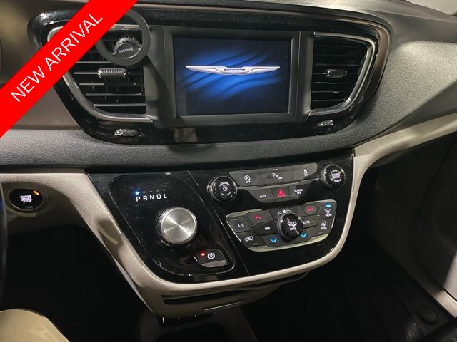 2018 Chrysler Pacifica Touring L 8