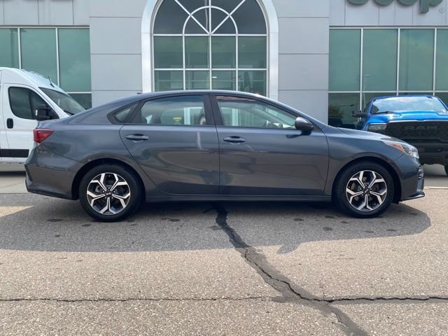 2019 Kia Forte LXS - Grey exterior view 4