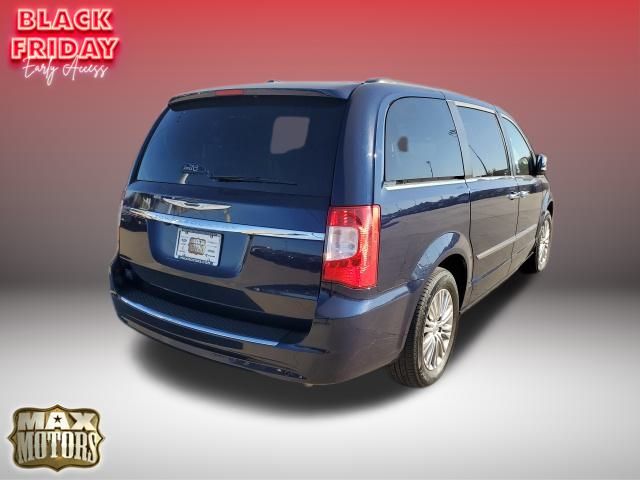 2016 Chrysler Town & Country Touring-L 4