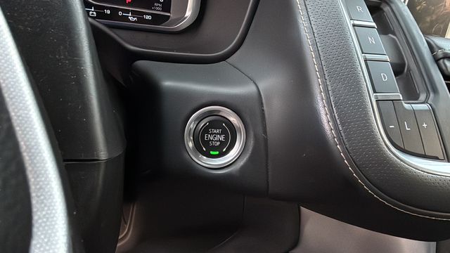Used 2023 Silver GMC SLT image 29