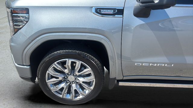 Used 2025 Silver GMC Denali image 38