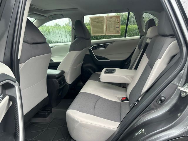 2023 Toyota RAV4 XLE - Photo 18