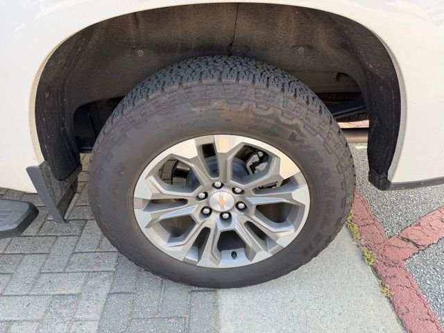 Used 2024 White Chevrolet High Country image 5