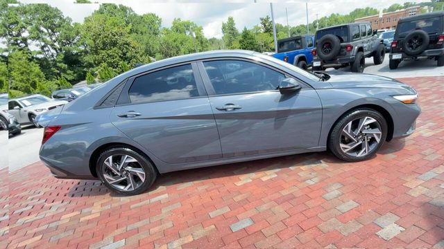 Used 2025 Hyundai Elantra Sedan