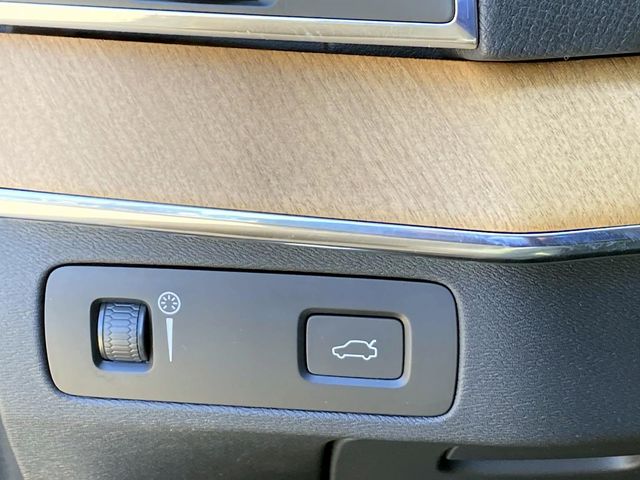2022 Volvo XC90 T6 Momentum Gray Metallic - Grieco Acura - Image 23